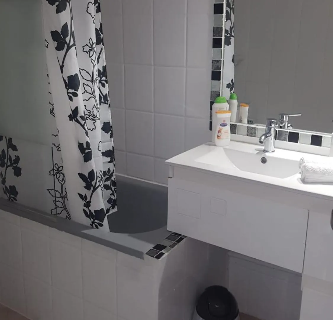 Appartements Au Cros De Cagnes 0*, Cros-de-Cagnes